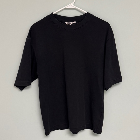 Uniqlo ARIism Oversized T - Picture 1 of 4